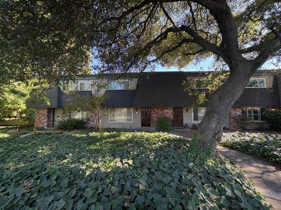 7558 Fairway Two Ave in Fair Oaks, CA - Building Photo