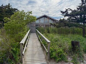 39 Schooner Walk in Islip, NY - Building Photo