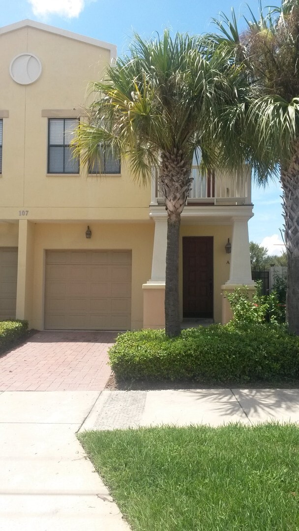 property at 107 S Packwood Ave