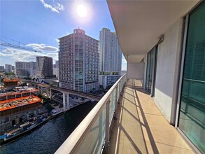 92 SW 3rd St, Unit 1702 in Miami, FL - Building Photo - Building Photo