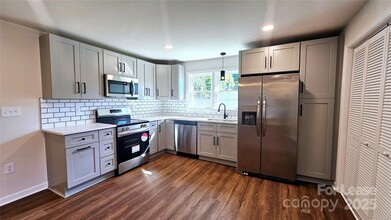 703 Central Dr NW in Concord, NC - Foto de edificio - Building Photo