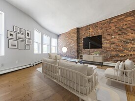 338 Warren St in Boston, MA - Building Photo