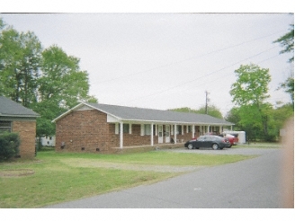 153 W College St in Stanley, NC - Foto de edificio