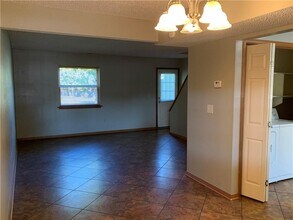 460 N Garrett St in Siloam Springs, AR - Building Photo - Building Photo