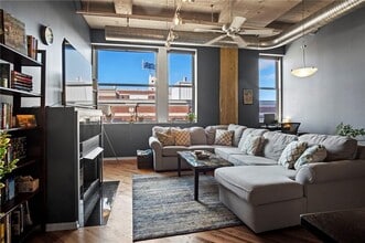 2107 Grand Blvd, Unit 603 in Kansas City, MO - Foto de edificio - Building Photo