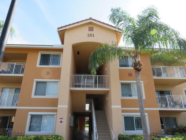 property at 181 SW Palm Dr