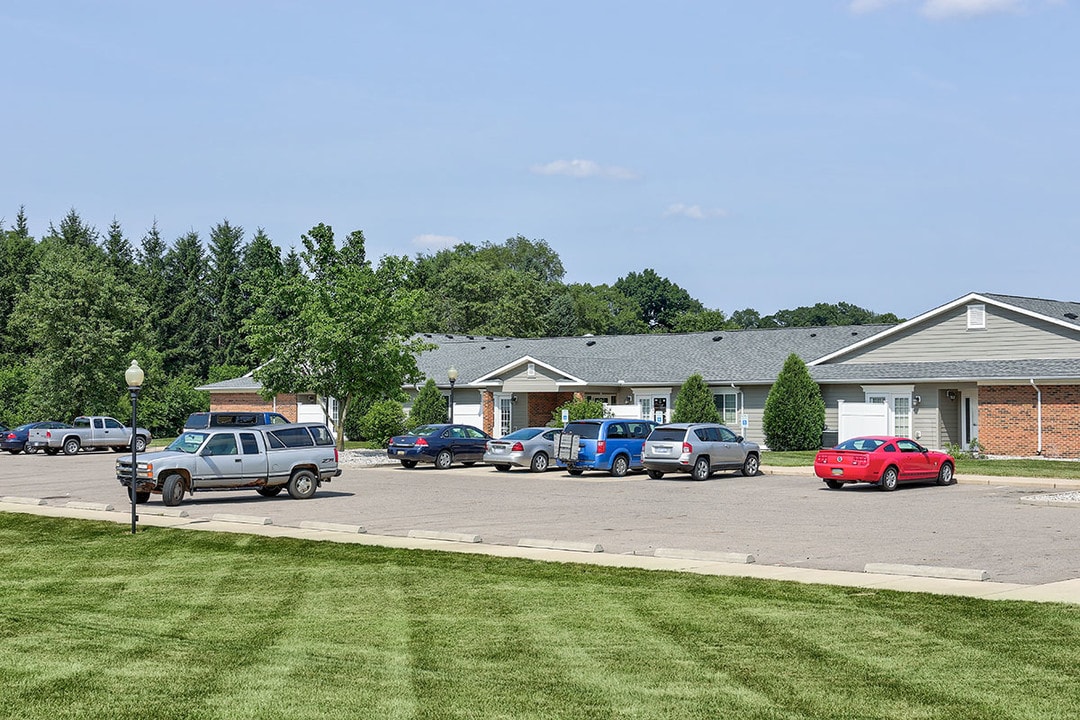 Koehler Crossing in Plainwell, MI - Foto de edificio