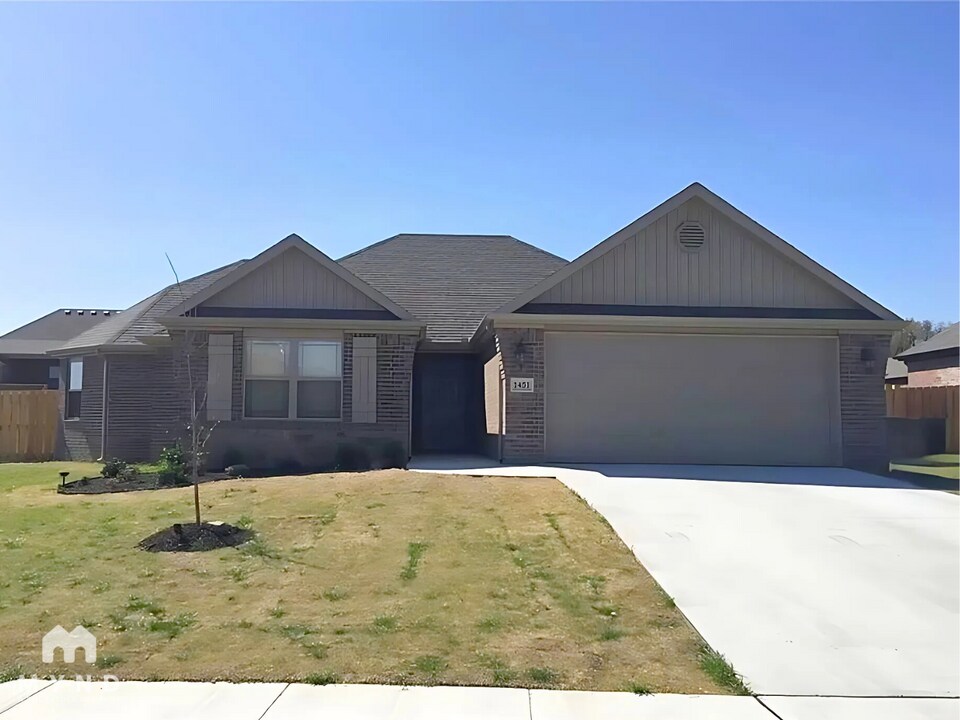 1451 Aniston Rd in Centerton, AR - Building Photo