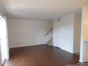 215 Sprucewood Ln-Unit -B in San Antonio, TX - Building Photo - Building Photo