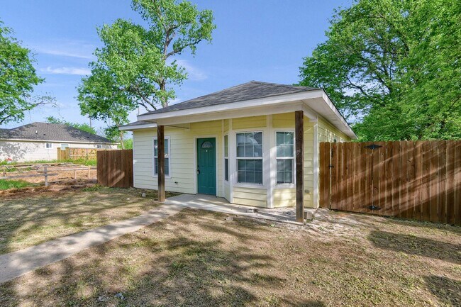 311 E Shepherd St in Denison, TX - Building Photo - Building Photo