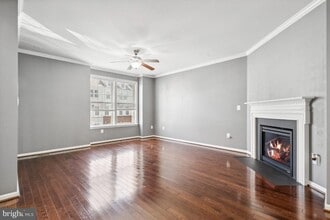 42219 Dean Chapel Square in Chantilly, VA - Building Photo - Building Photo