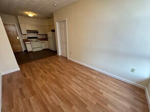 78 Essex St, Unit 1 in Boston, MA - Foto de edificio - Building Photo