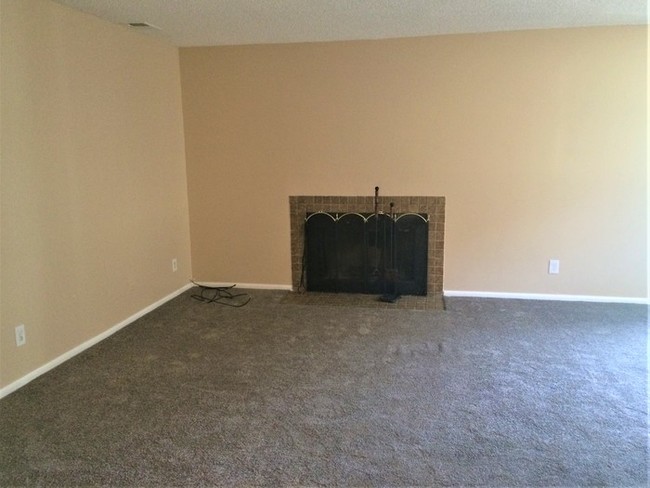 12504 E Cornell Ave-Unit -APT 202 in Aurora, CO - Building Photo - Building Photo