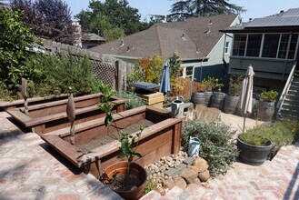 575 Valle Vista Ave, Unit 4 in Oakland, CA - Foto de edificio - Building Photo