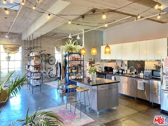 1855 Industrial St in Los Angeles, CA - Building Photo - Building Photo