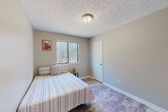 4335 Lincolndale Dr in Ellenwood, GA - Foto de edificio - Building Photo