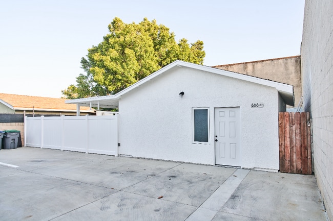 property at 606 E Realty St
