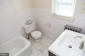 2306 Spruce St-Unit -301 in Philadelphia, PA - Building Photo - Building Photo