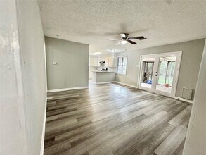 1302 Cypress St in Alvin, TX - Building Photo - Building Photo