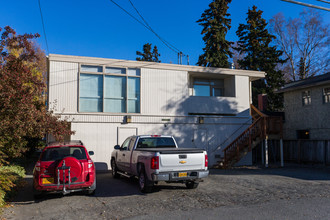 720 M St in Anchorage, AK - Foto de edificio - Building Photo