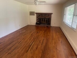 8595 Peconic Bay Blvd in Laurel, NY - Building Photo - Building Photo