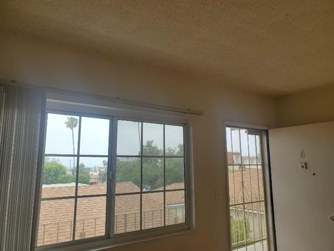 1128 Raymond Ave in Glendale, CA - Building Photo - Building Photo