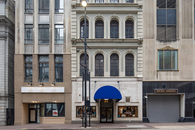 The Lofts at Fountain Square in Cincinnati, OH - Building Photo - Building Photo