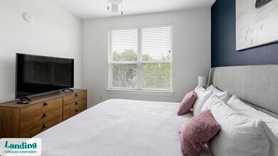 217 S Garland Ave, Unit 3305 in Garland, TX - Foto de edificio - Building Photo