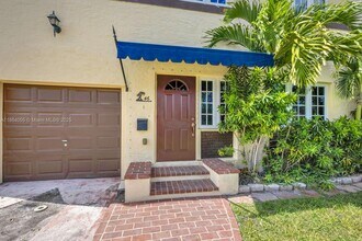 46 Montilla Ave in Coral Gables, FL - Building Photo - Building Photo