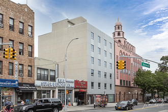 2438-38 Steinway St in Astoria, NY - Foto de edificio - Building Photo