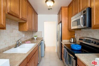 1000 S Westgate Ave-Unit -209 in Los Angeles, CA - Building Photo - Building Photo