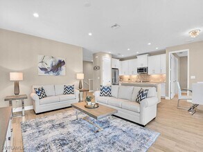 2561 Seychelles Dr in Naples, FL - Building Photo - Building Photo