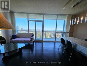 223-1223 Webb Dr in Mississauga, ON - Building Photo - Building Photo