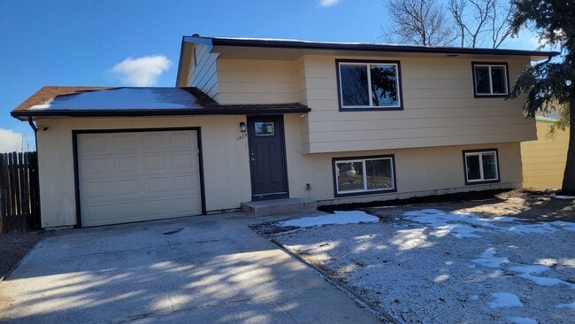 1225 Chiricahua Dr in Colorado Springs, CO - Building Photo - Building Photo