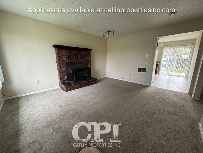 124 Tilla Dr in Kelso, WA - Building Photo - Building Photo