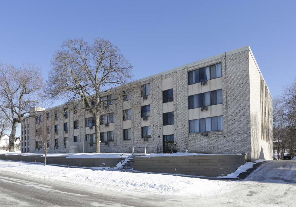 Madison Manor in Anoka, MN - Building Photo