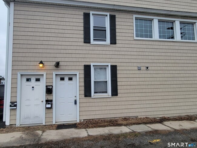 1 Elizabeth St in Bethel, CT - Building Photo - Building Photo