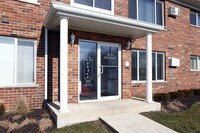 Williamsburg Square photo'