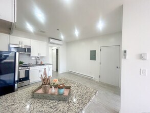 207 Bank St in New London, CT - Building Photo - Building Photo