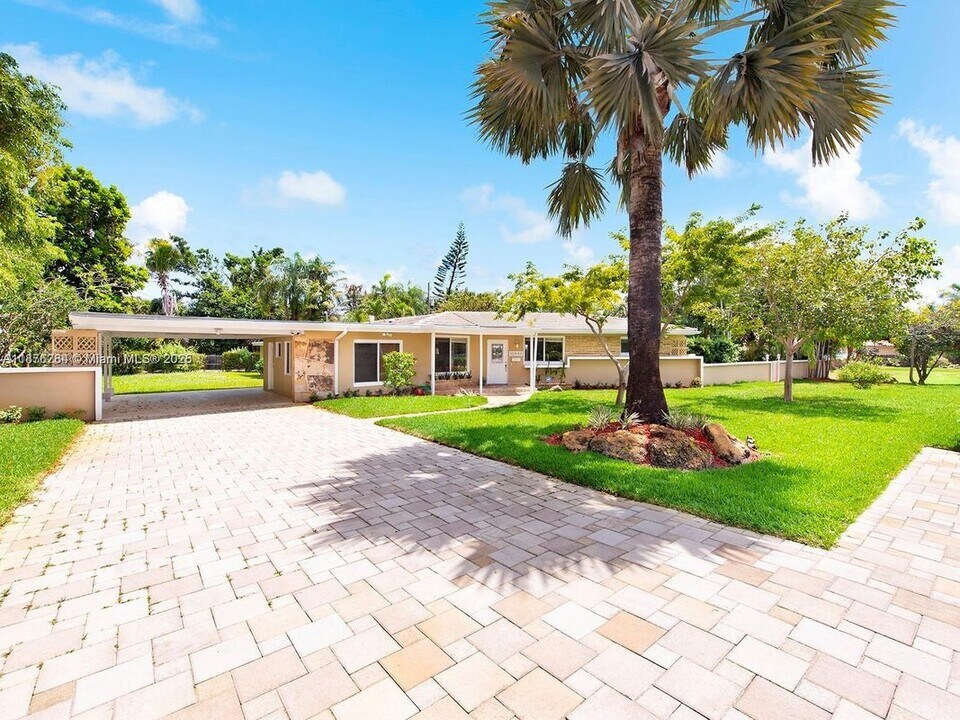 10643 NE 10th Pl in Miami Shores, FL - Building Photo