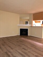 Sylvan in Van Nuys, CA - Foto de edificio - Building Photo