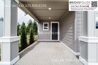 1421 SW Fielder Pl in Port Orchard, WA - Foto de edificio - Building Photo