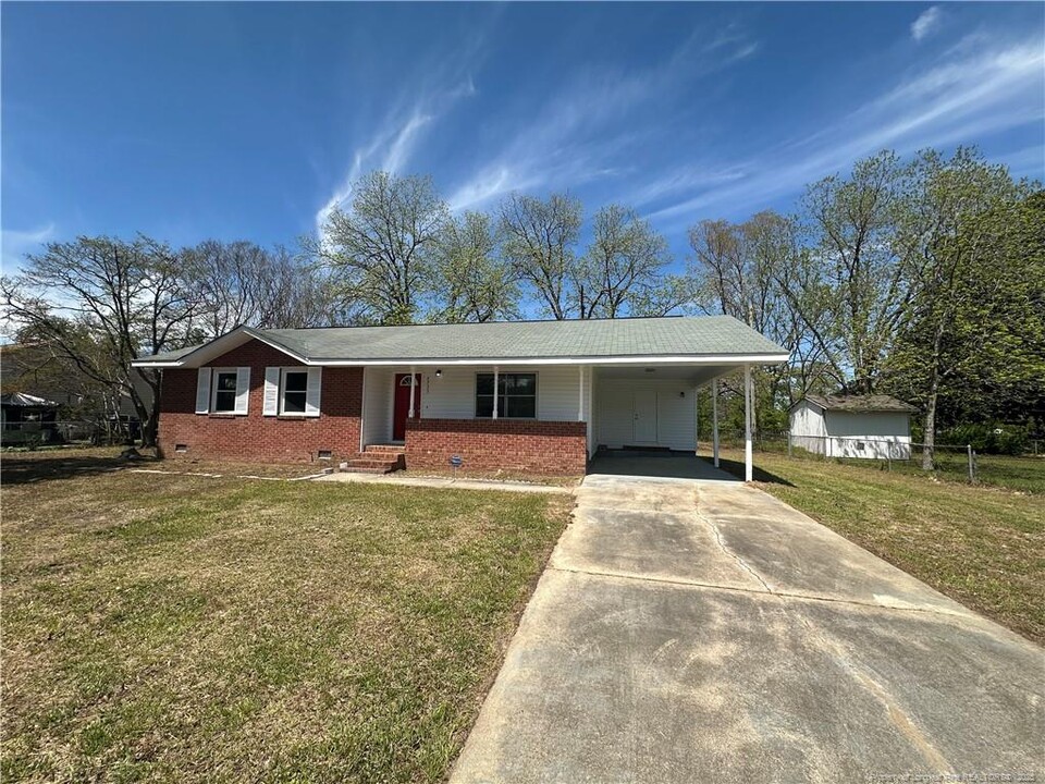 2725 Heatter Ave in Spring Lake, NC - Foto de edificio