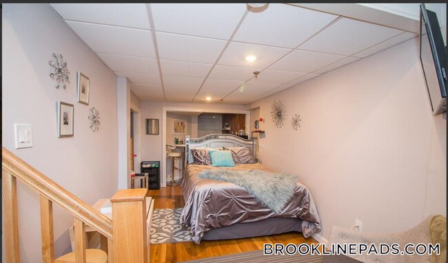 1029 Beacon St in Brookline, MA - Building Photo - Building Photo