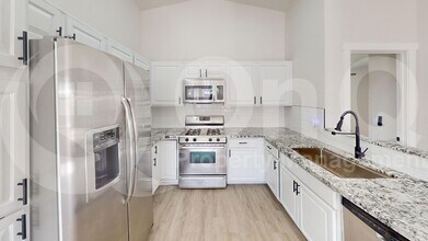 1826 W Holland Dr in Tucson, AZ - Building Photo - Building Photo