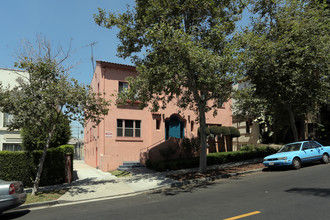 133 N Kenmore Ave in Los Angeles, CA - Building Photo - Primary Photo