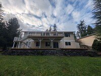 7330 McCormick Woods Dr SW in Port Orchard, WA - Foto de edificio - Building Photo