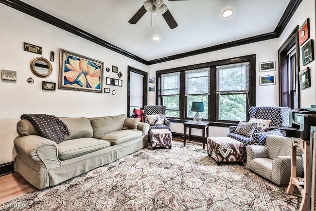 2451 W Belle Plaine Ave-Unit -# 2 in Chicago, IL - Building Photo - Building Photo