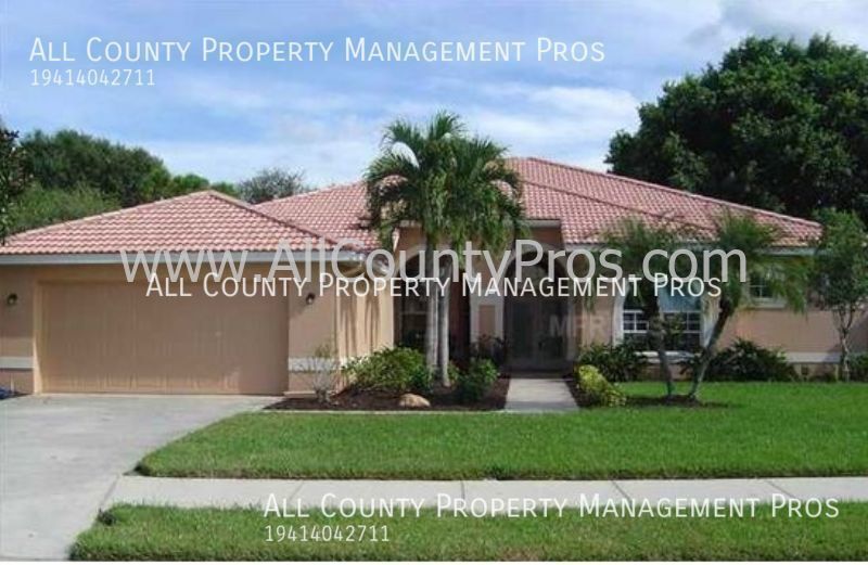 5112 Far Oak Cir in Sarasota, FL - Building Photo