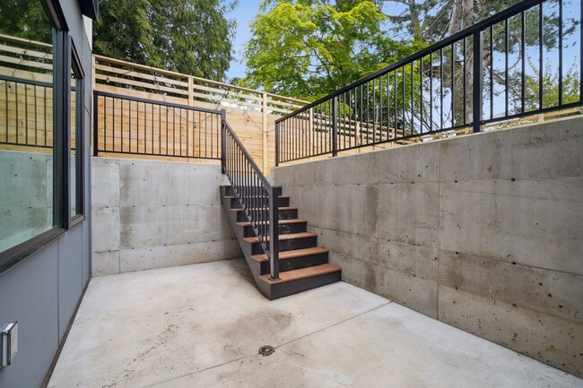 2713 W Howe St, Unit B